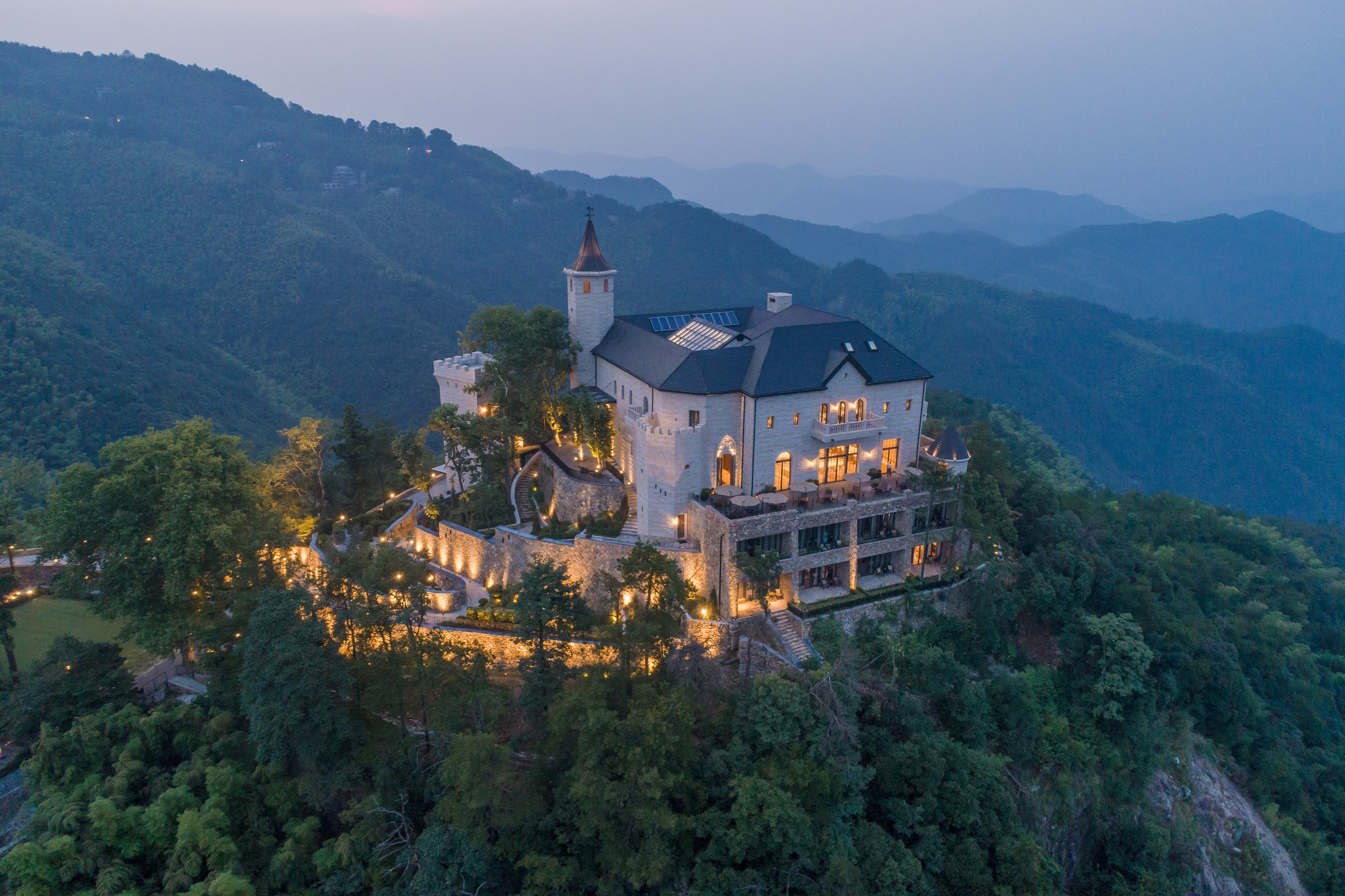百乐博修建金奖项目，，德清裸心堡度假旅馆项目